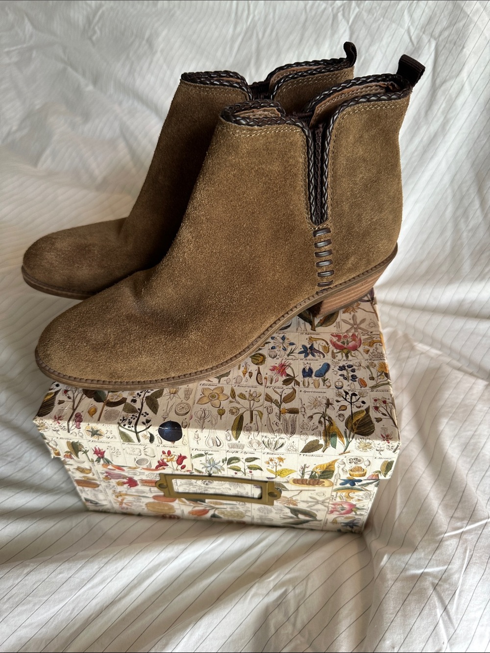 Franco Sarto - A Ricochet Suede Ankle Boot in Brown - Size 6.5